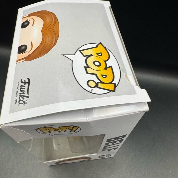 Funko Pop! Disney - Beauty and the Beast - Belle #242 - Picture 3 of 7